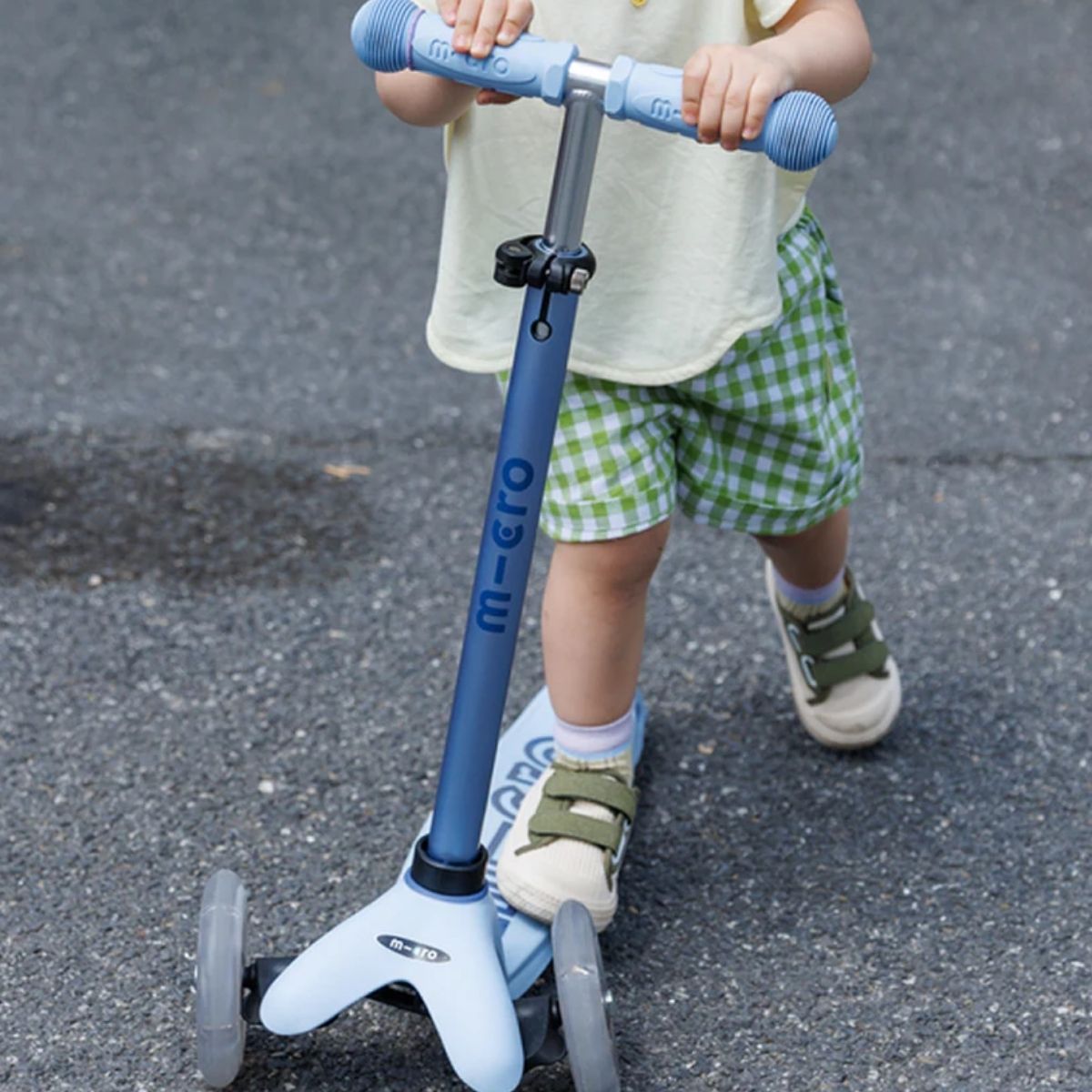 Patinete Infantil Micro Kickboard Mini Rock & Go LED 6 em 1 com Balanço Dusty Rose - Exciting LED Wheels