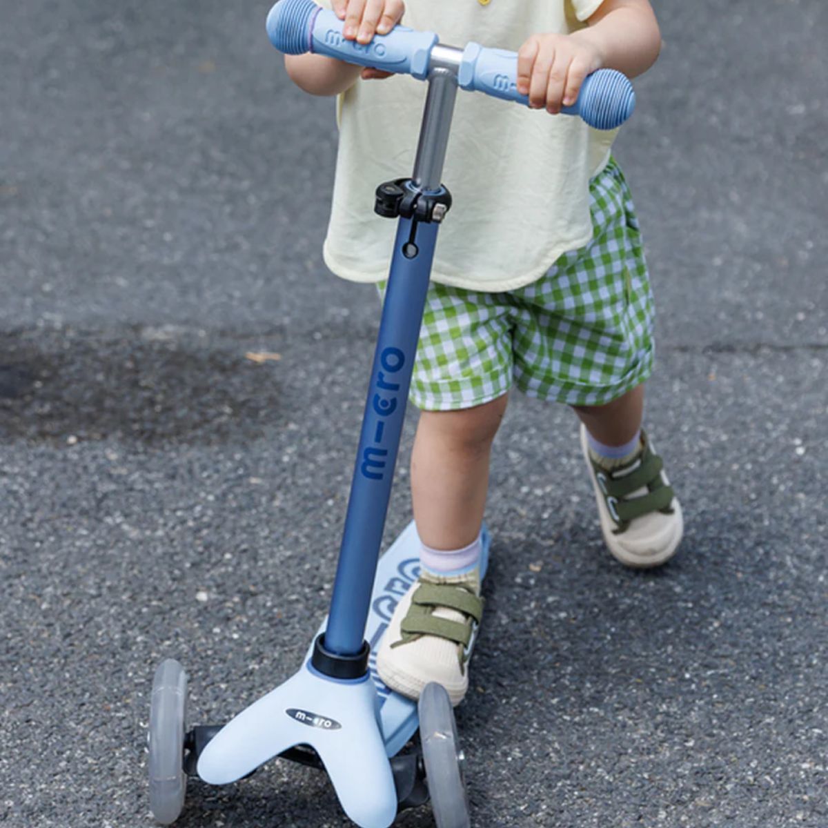 Patinete Infantil Micro Kickboard Mini Rock & Go LED 6 em 1 com Balanço Ocean Slate - Exciting LED Wheels